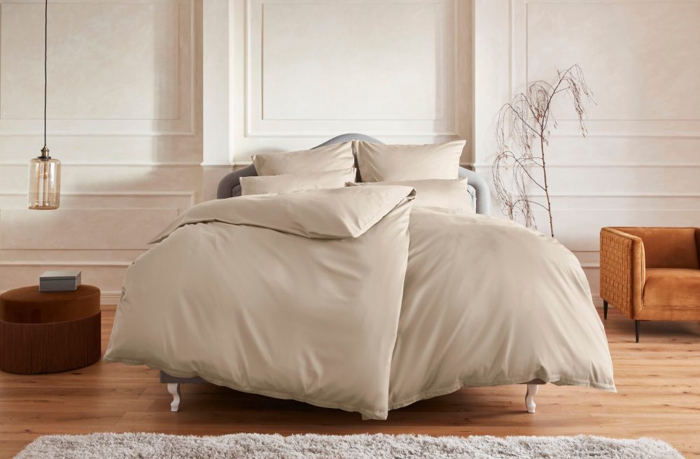 Guido Maria Kretschmer Home&Living Bettwäsche »Mila, in Satin Qualität, atmungsaktiv, Flächengewicht 120 g/m², hergestellt aus 100% Baumwolle, unterstützt Cotton made in Africa, Bett- und Kopfkissenbezug mit Reissverschluss.