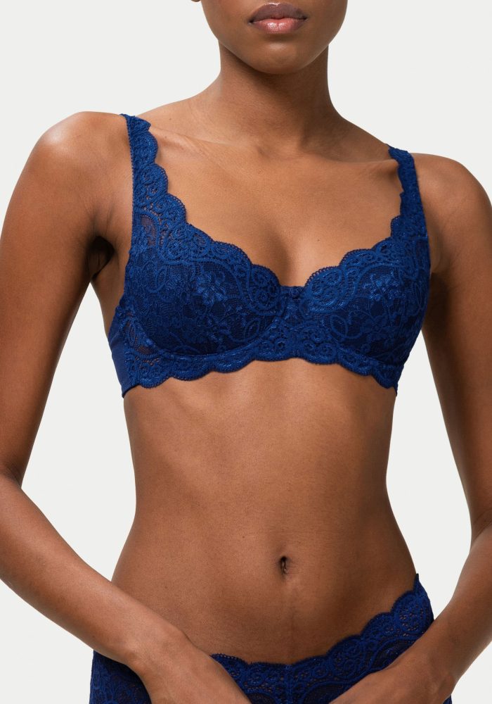 Triumph Schalen-BH »Amourette 300 WHP«, Cup A-E, zarte florale Spitze