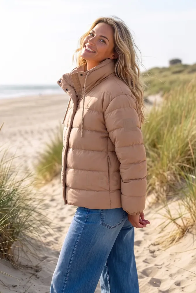 Elbsand Steppjacke mit grossem Letter-Print