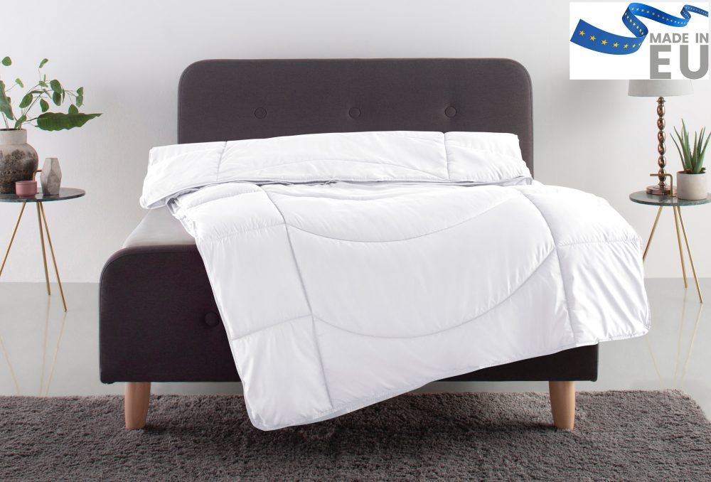 Microfaserbettdecke, »Microlux«, Traumecht, Füllung: Polyester, Bezug: *Von Testschläfern im Juni 2013 mit »GUT« (1,8) bewertet (getestet wurde das 4-Jahreszeiten-Bett in der Grösse 135/200), kochfest bis 95 °C, zum Spitzenpreis!
