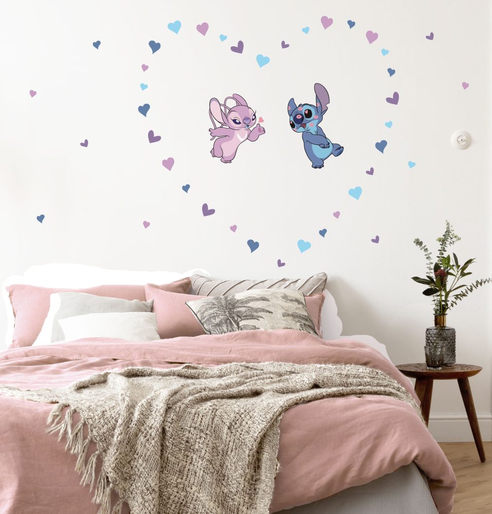 Komar Wandtattoo »Stitch in Love - Grösse 50 x 70 cm«, (43 St.), selbstklebend, Wandsticker, Kinderzimmer