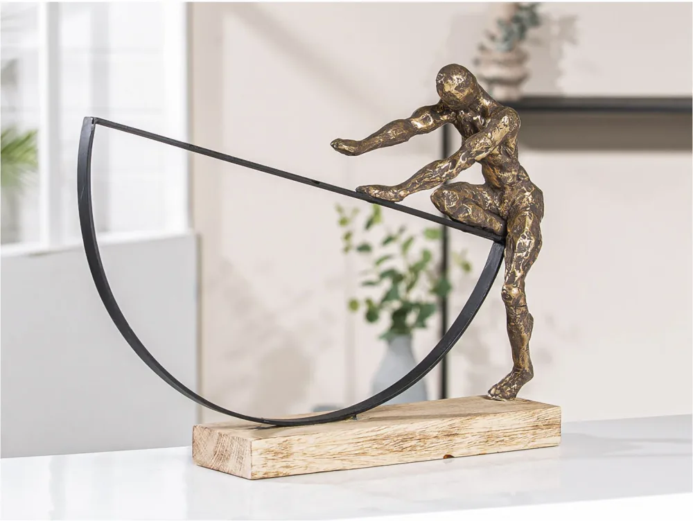 Gilde Figur Uphil, Mannmotiv, Bronze H: 30 cm  | Schubiger Möbel