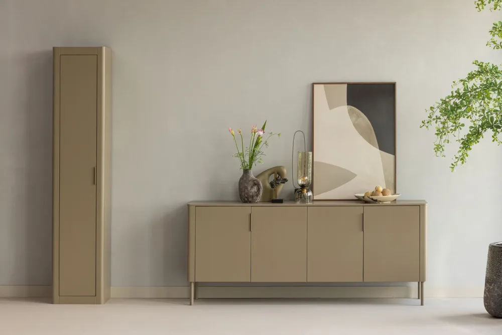 Design Aufbewahrungsschrank „Gunaro“ aus nachhaltigem Massivholz De Eekhoorn
