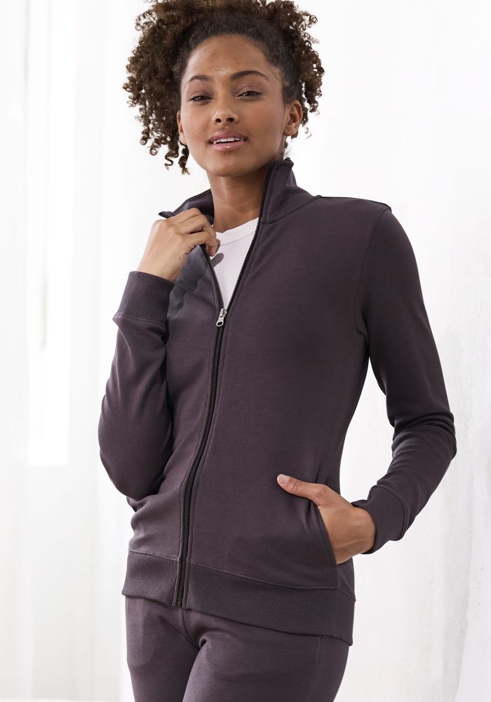 Bench. Sweatjacke, mit bestickten Stehkragen