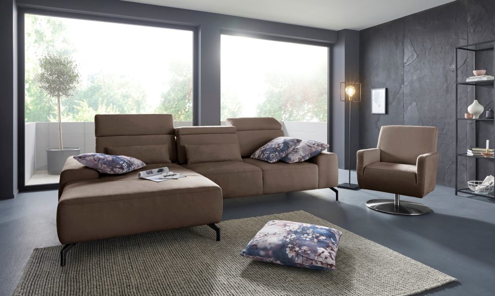 sit&more Ecksofa, Fusshöhe 15 cm, inklusive Sitztiefenverstellung und Kopfteilverstellung, wahlweise in 2 unterschiedlichen Fussfarben