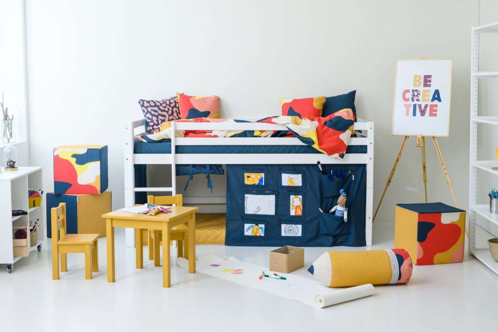Hoppekids Hochbett »ECO Dream, Kinderbett, Spielbett, Halbhohes Bett aus Massivholz«, inkl. Vorhang-Set Creator Blau, Bettgrösse & Matratze wählbar