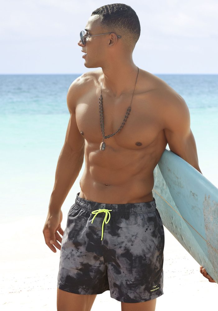 Venice Beach Badeshorts »Mat«, mit trendigem Batikdruck