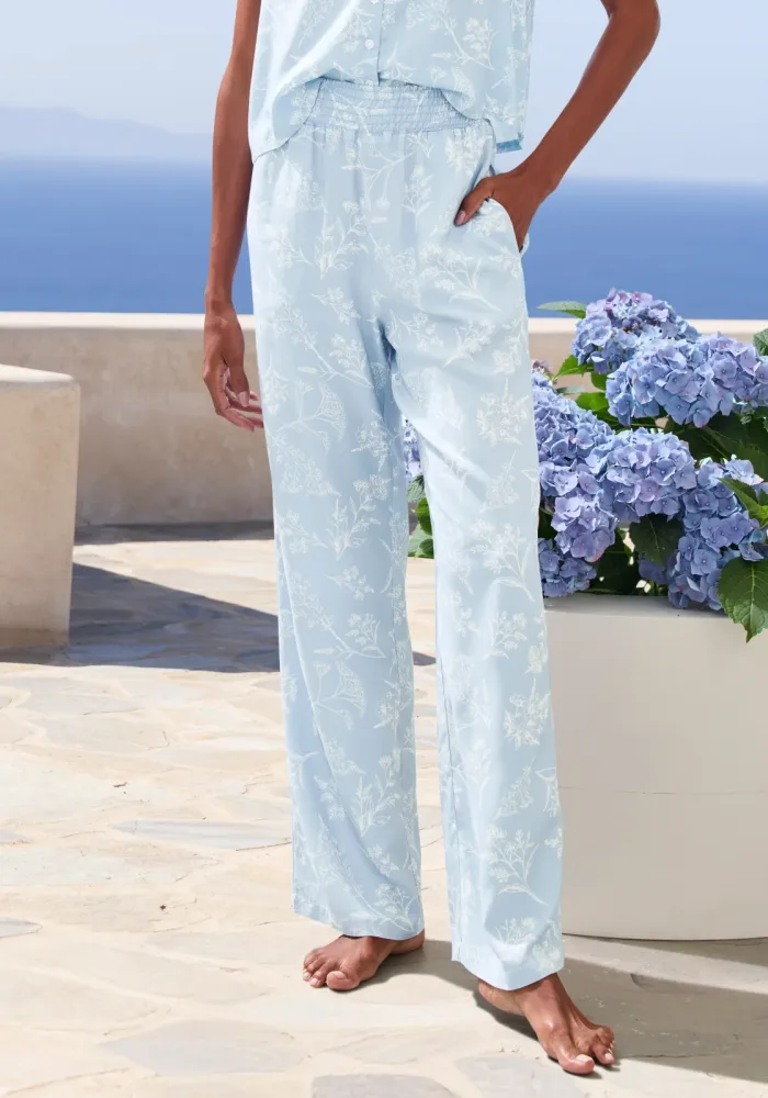 LASCANA Pyjamahose mit elastischem Bund in gesmokter Optik