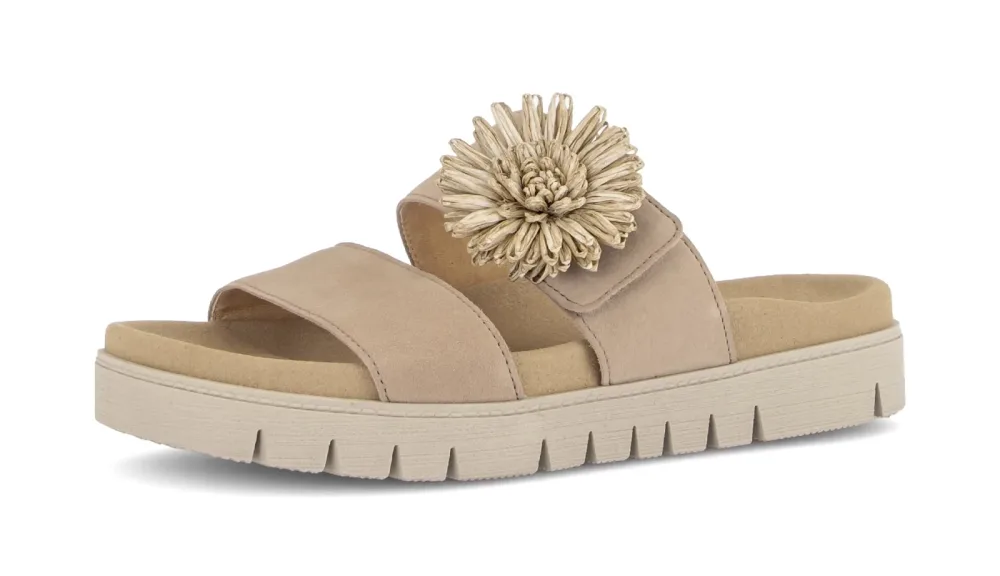 Gabor Pantolette Plateau, Sommerschuh, Schlupfschuh mit Bast-Zierblüte
