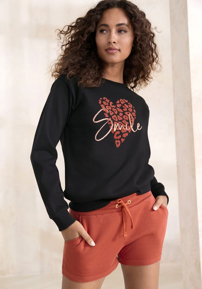 LASCANA Sweatshirt »/Loungeshirt«, mit Herz-Leo-Druck