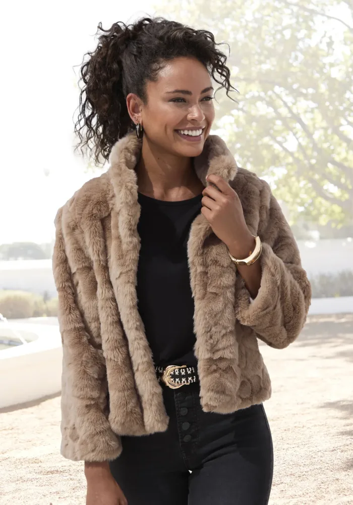 LASCANA Fellimitatjacke kuschelige Kurzjacke aus Teddyplüsch, modisch