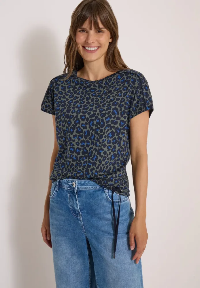 T-Shirt mit Boat Neck und Leo-Muster