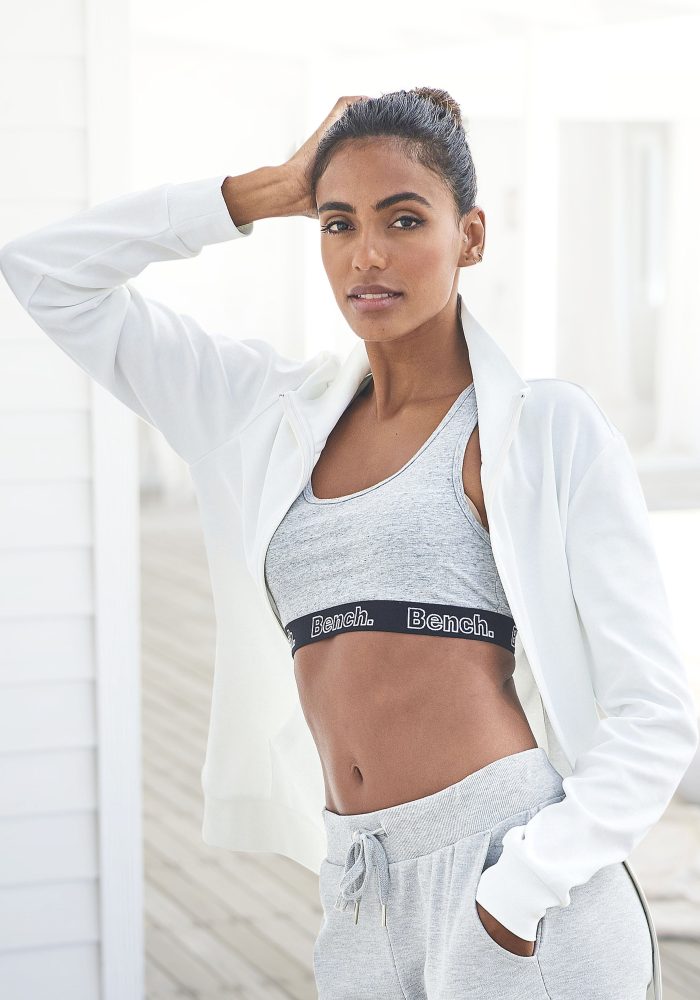 Bench. Sweatjacke, mit glänzender Logostickerei am Stehkragen
