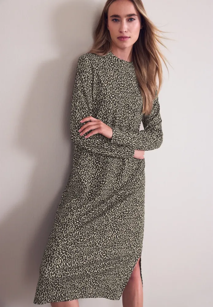 STREET ONE Midikleid Ohne Taschen im Leo-Allover-Print