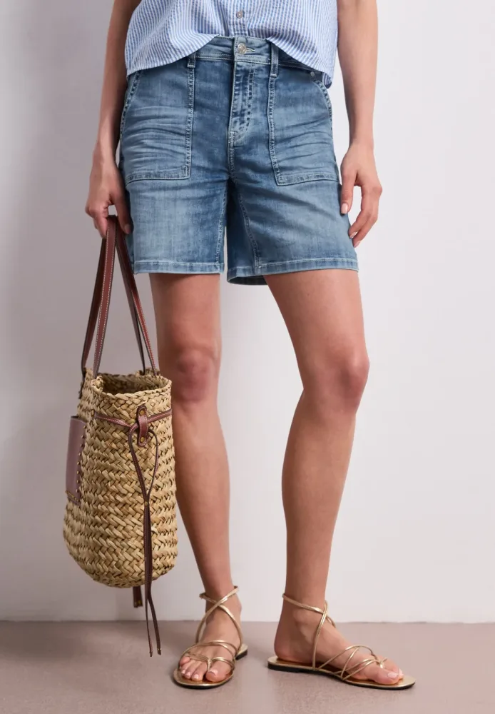 Straight Leg Shorts im Casual Fit