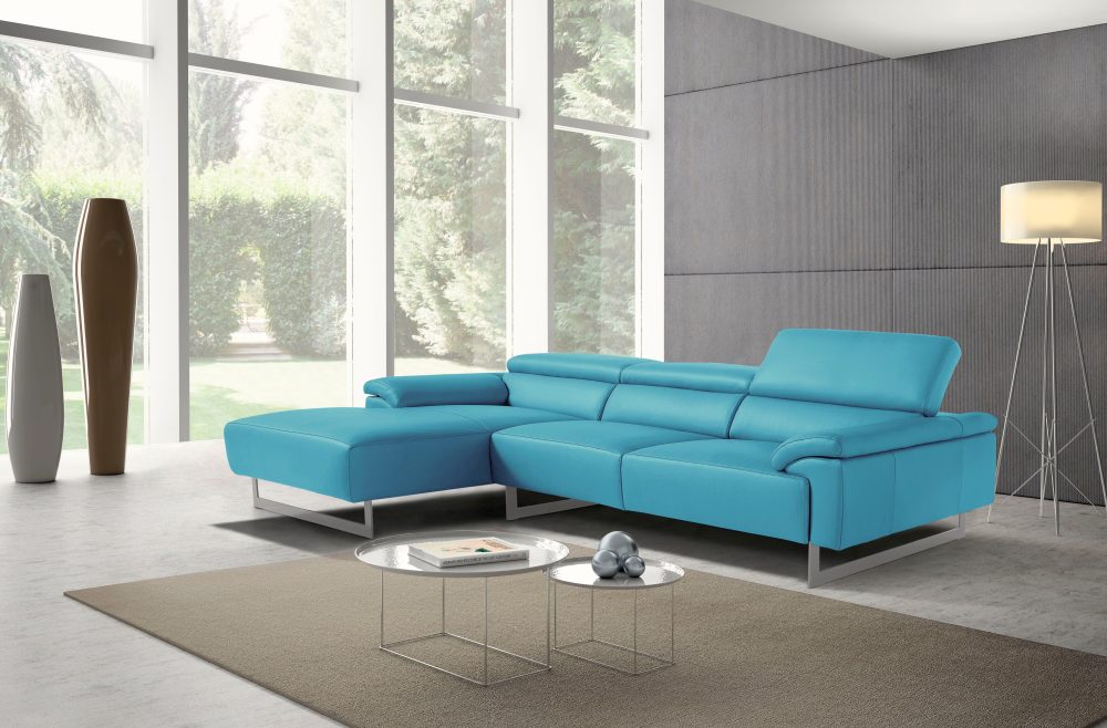 Egoitaliano Ecksofa »Malika«, mit Recamiere, inkl. Kopfteilverstellung und chromfarbenen Metallfüssen