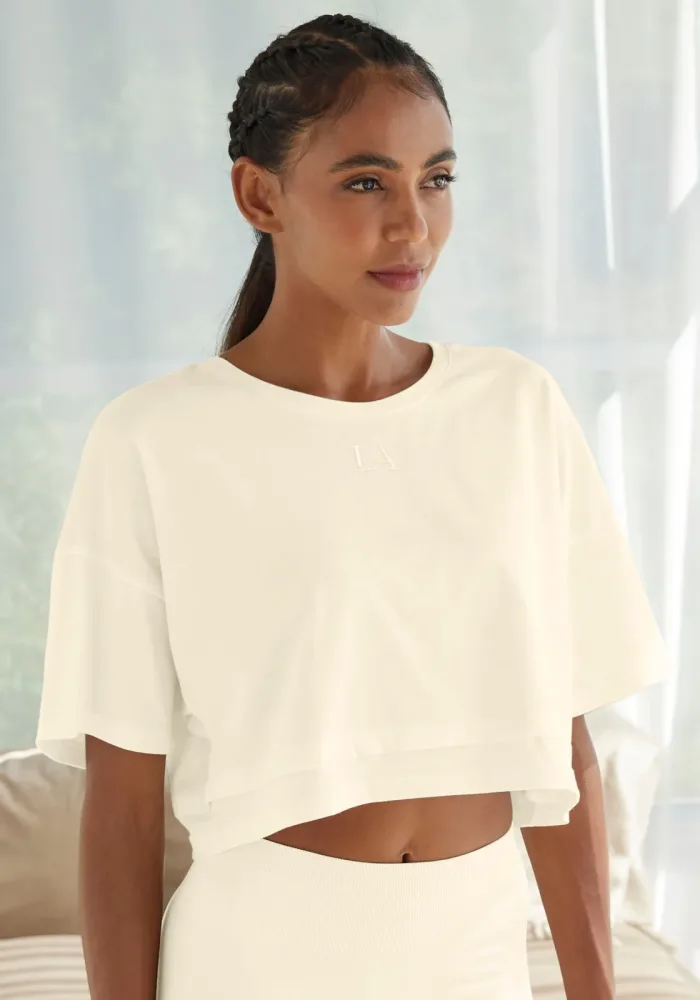 LASCANA Kurzarmshirt mit kastigem Schnitt und Lagen-Look