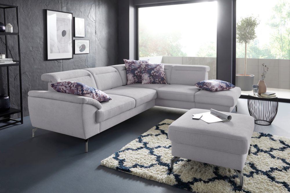 sit&more Ecksofa, 15 cm Fusshöhe, inklusive Sitztiefenverstellung, wahlweise Kopfteilverstellung, wahlweise in 2 unterschiedlichen Fussfarben