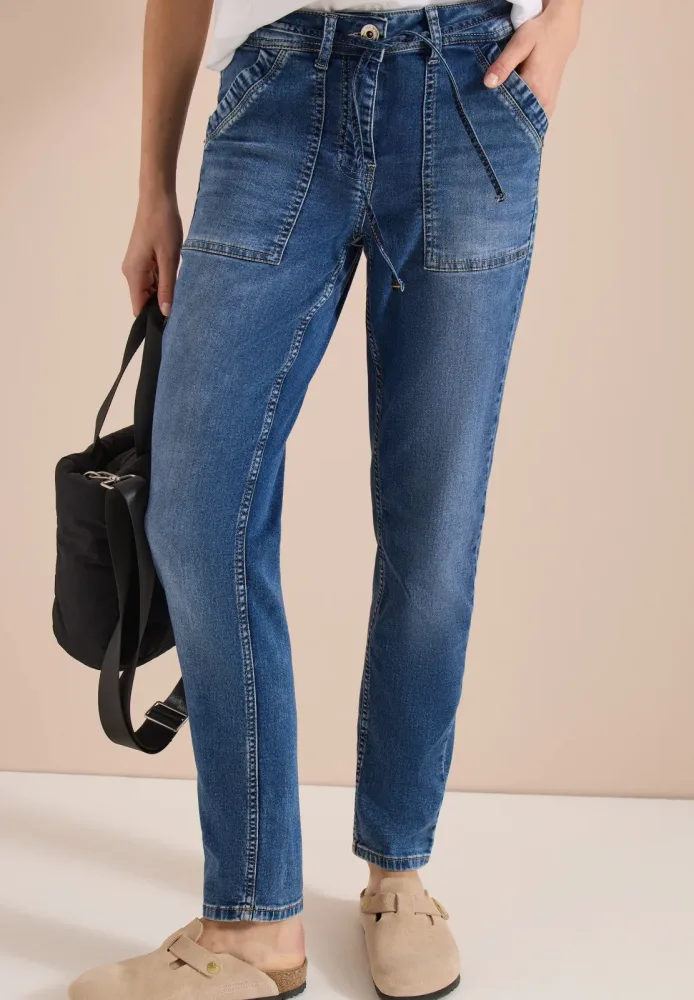 Mid Waist Slim Leg Jeans im Casual Fit