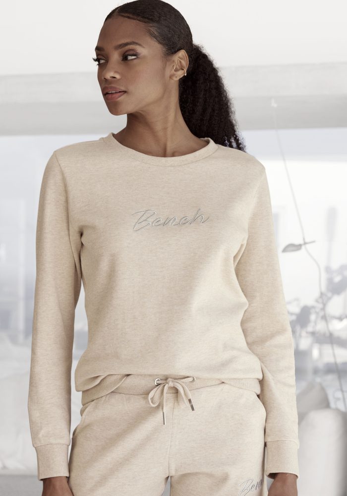 Bench. Sweatshirt »-Loungeshirt«, mit glänzender Logostickerei