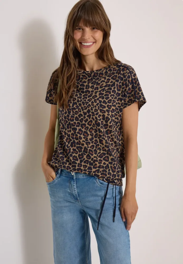 T-Shirt mit Boat Neck und Leo-Muster