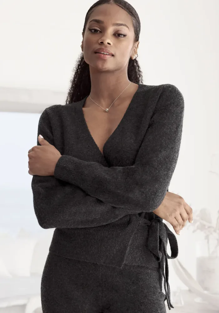 LASCANA Wickelstrickjacke mit breitem Rippbündchen, Loungewear
