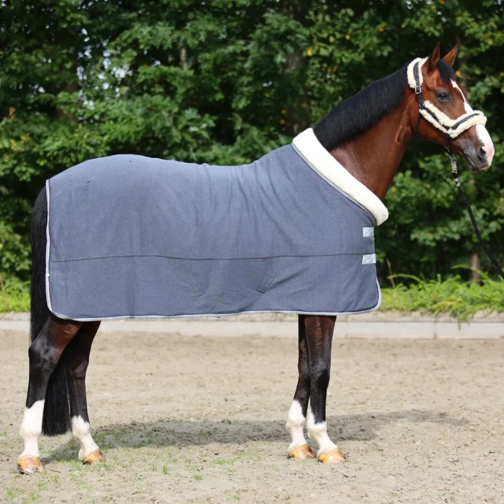 Kavalkade Elegance Abschwitzdecke mit Fellkragen