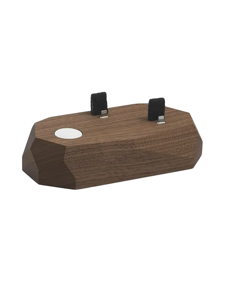 Kabelloses Ladegerät „Triple Doc“ aus Nussbaumholz Oakywood