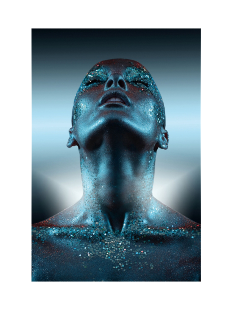 image LAND Digitaldruck Blaue Frau H: 120 cm Blau | Schubiger Möbel