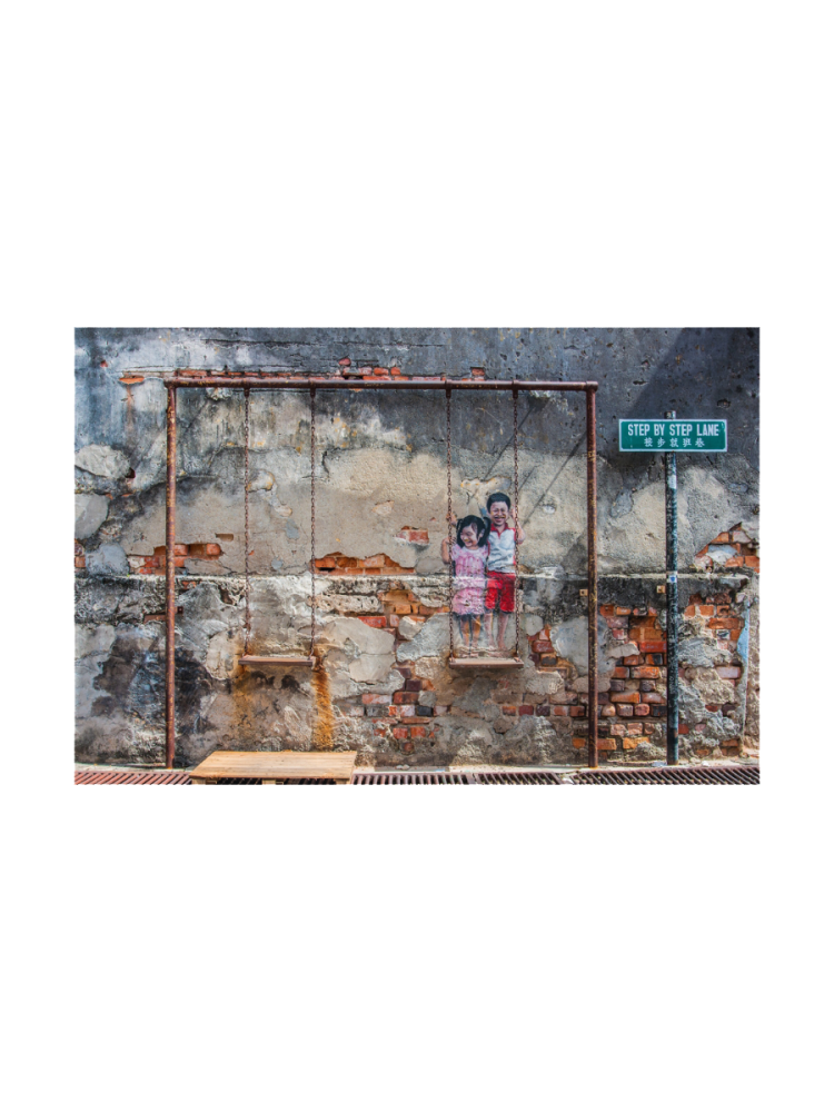 image LAND Digitaldruck auf Acrylglas Street Art mit Schaukel  | Schubiger Möbel