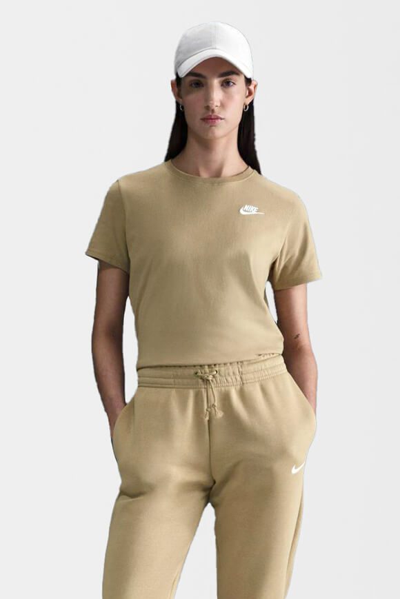Nike Sportswear Club Essentials T-Shirt - Beige M Damen