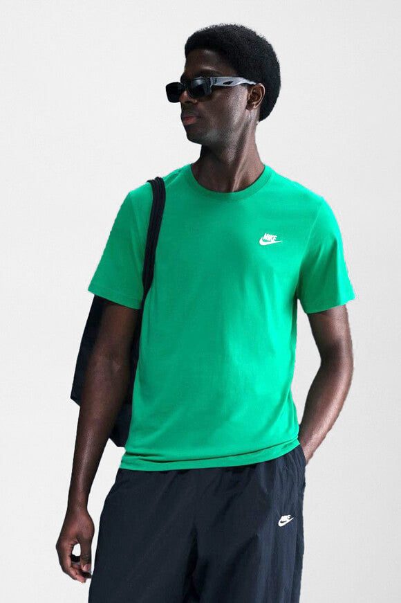Nike Sportswear Club T-Shirt - Green M Herren