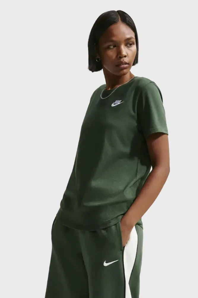 Nike Sportswear Club Essentials T-Shirt - Fir XS Damen
