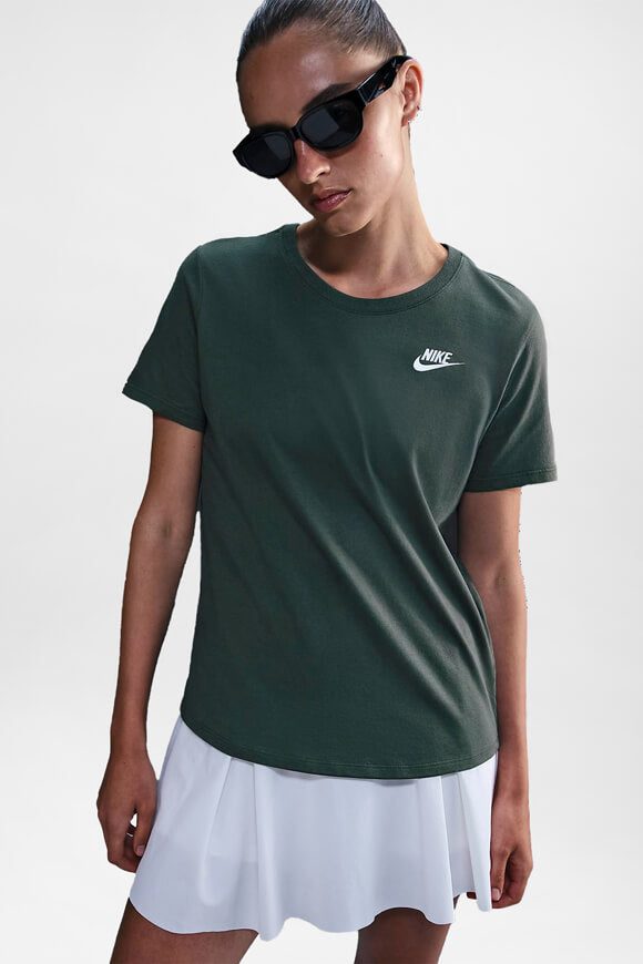 Nike Sportswear Club Essentials T-Shirt - Vintage Green M Damen
