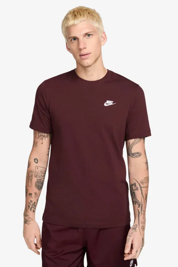 Nike Sportswear Club T-Shirt - Burgundy Crush XS Herren