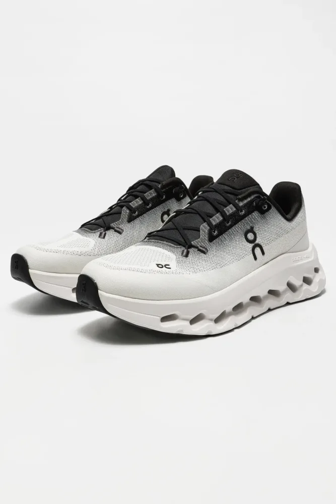 On Cloudtilt Sneaker - Black + Ivory EU40 Herren