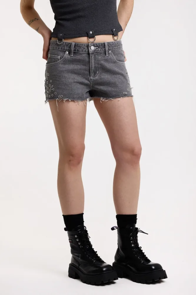 The Ragged Priest Charm Jeansshorts mit Nieten - Charcoal Washed 26 Damen