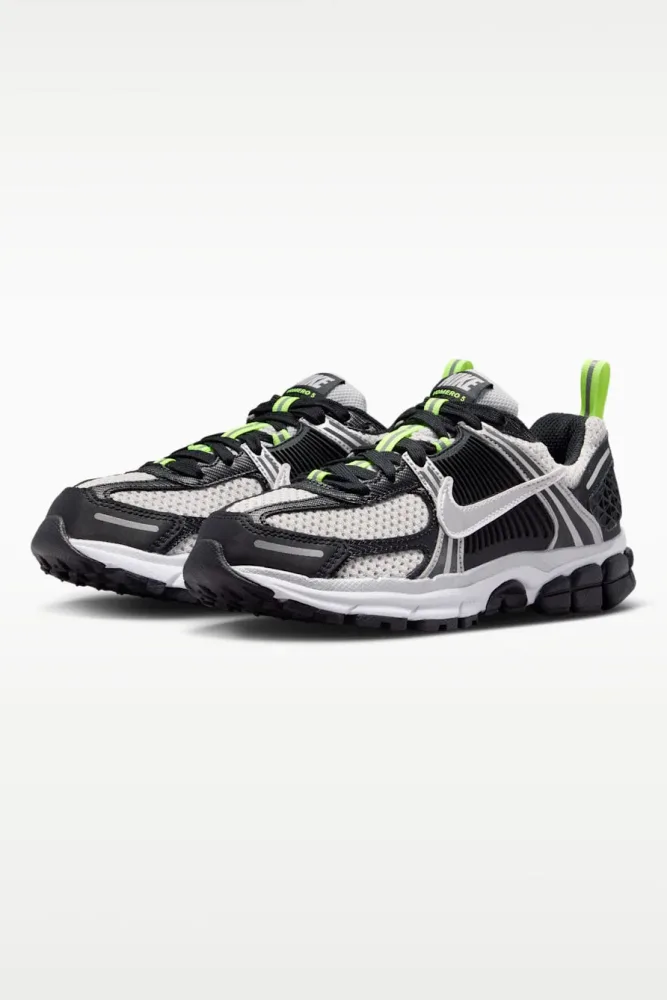 Nike Vomero 5 Sneaker - Black + Metallic Silver EU38 Kids