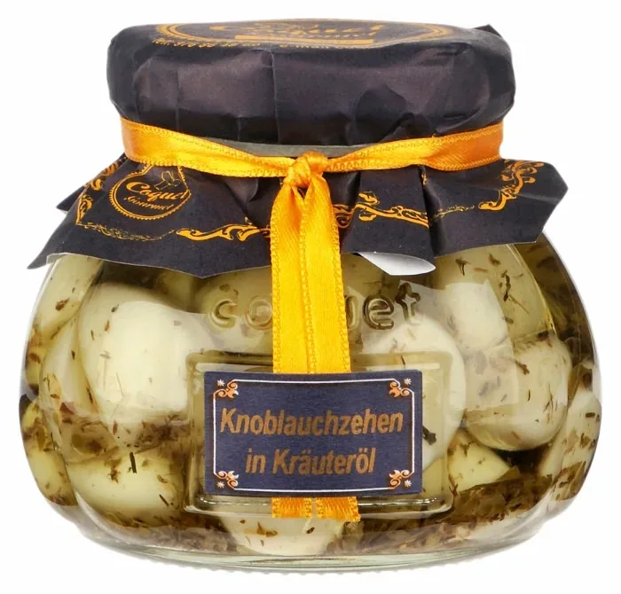 Knoblauchzehen in Kräuter-Öl
