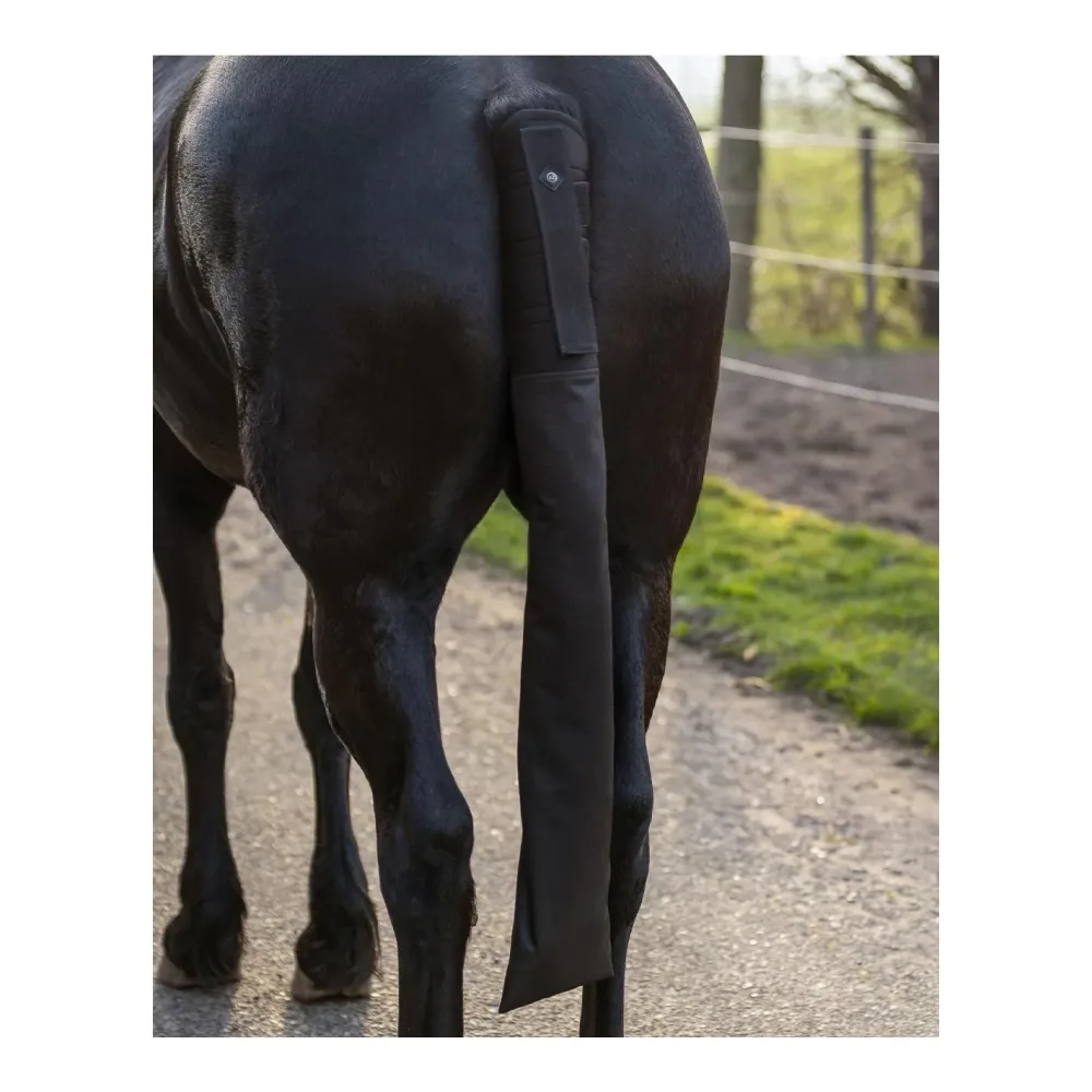QHP Schweifschoner mit Beutel Schwarz