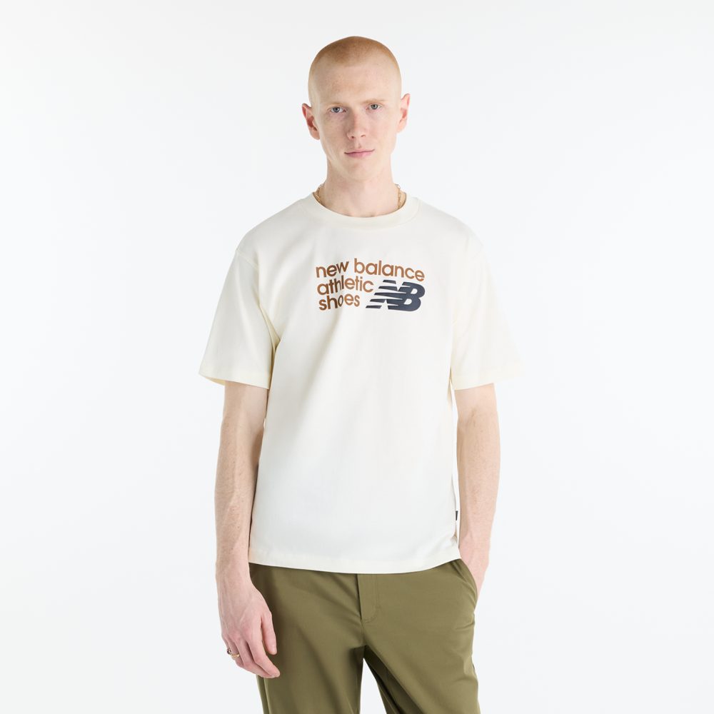 New Balance New Balance Athletics Premium Chest Logo T-Shirt Herren, beige, Grösse: M Relaxed Fit Herren, beige, Grösse: M
