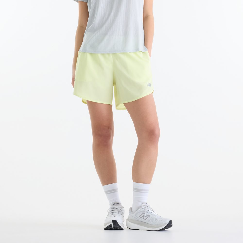 New Balance New Balance W Sport Essentials Short 5 Inch Damen, gelb, Grösse: M Regular Fit Damen, gelb, Grösse: M