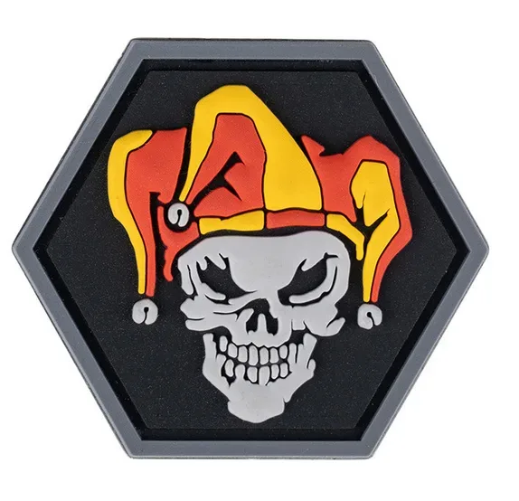 Klettabzeichen Hexagon skull joker - color