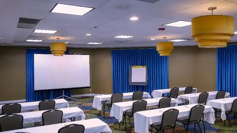 Holiday Inn Edison at Midtown
