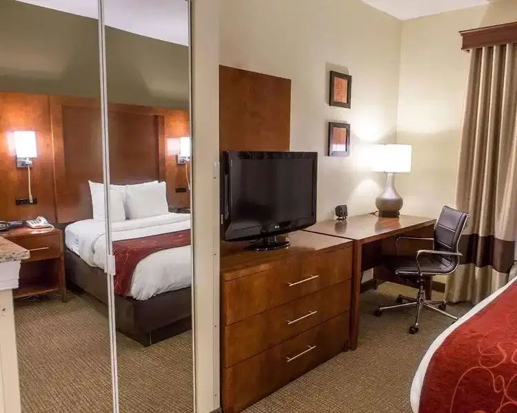 Comfort Suites Newark