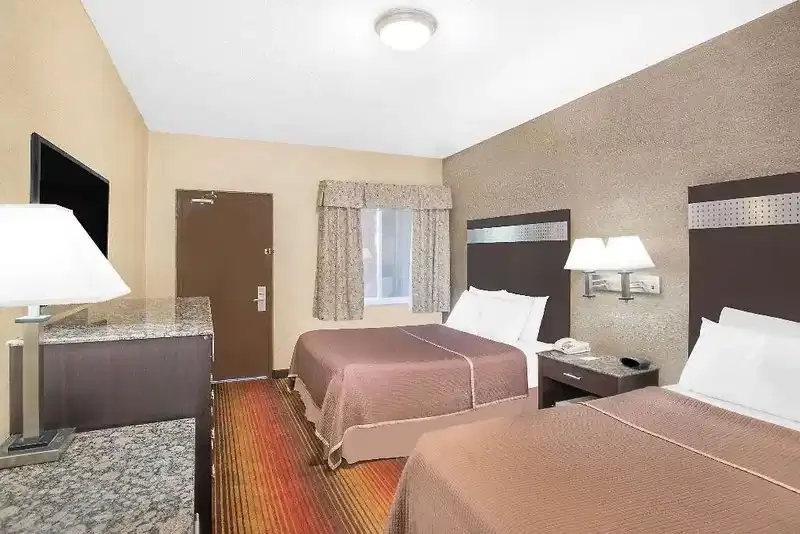 Howard Johnson by Wyndham North Bergen