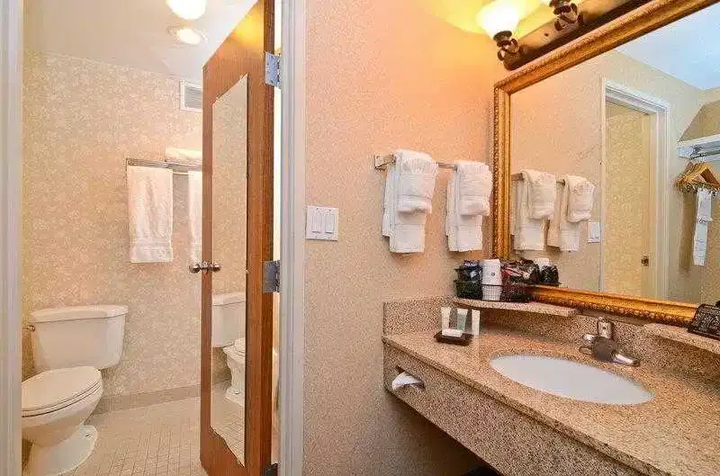 Best Western Plus Midwest Inn