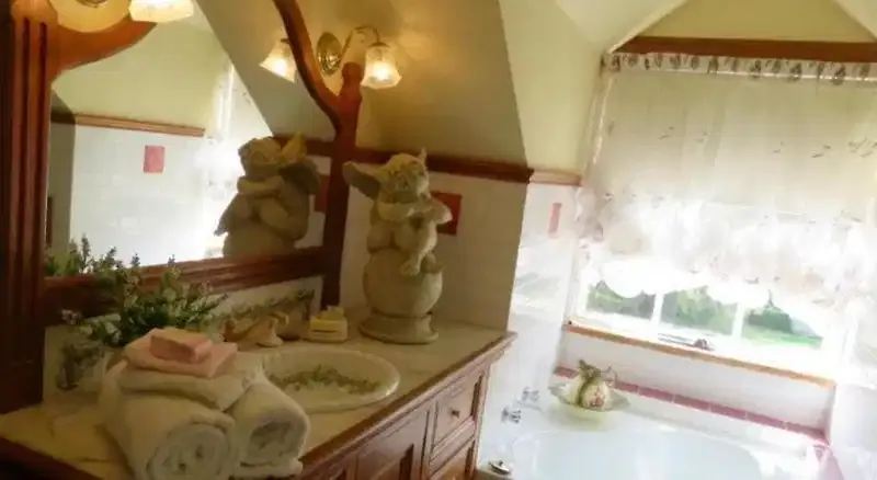 Hawk's Nest Bed & Breakfast
