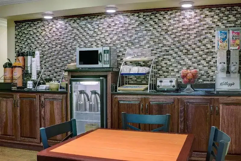 Days Inn by Wyndham Macon I-475
