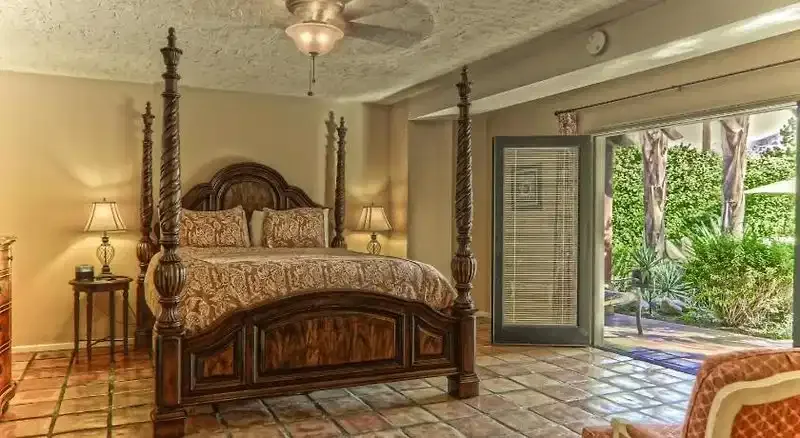 La Maison Hotel